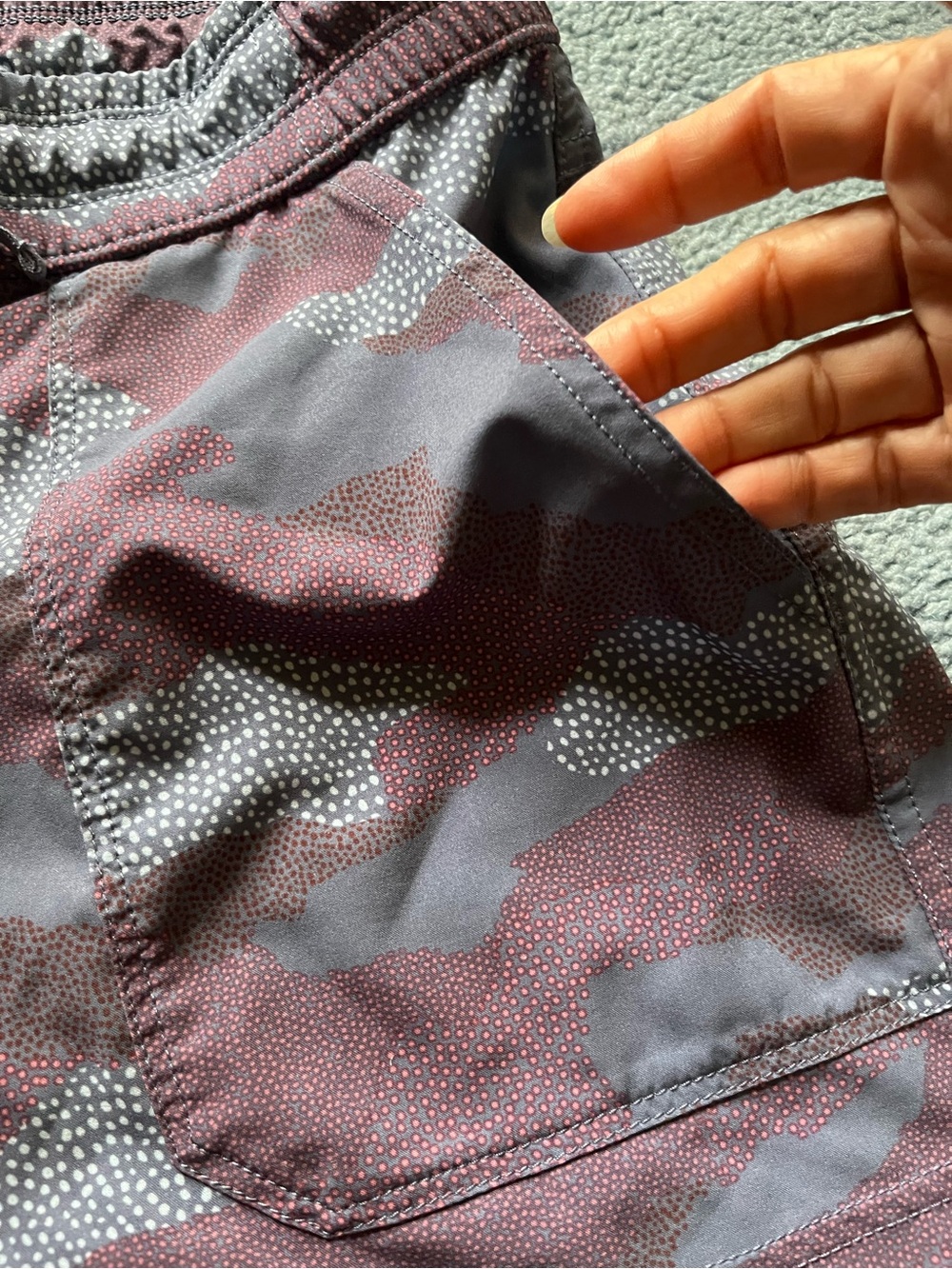 Kuhl Women's Vantage 4” Camo Shorts SZ S - Picture 6 of 7